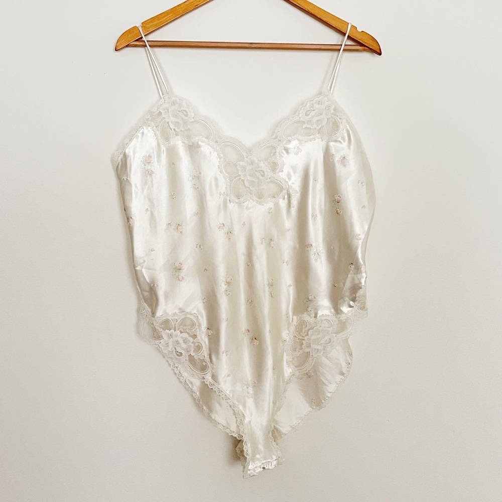 Gorgeous Vintage 80s Body Suit, Lingerie Sleepwear, Floral, Lace